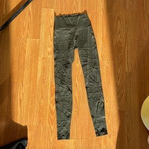Lululemon green olive leggings size 4 with mesh all the way up full length